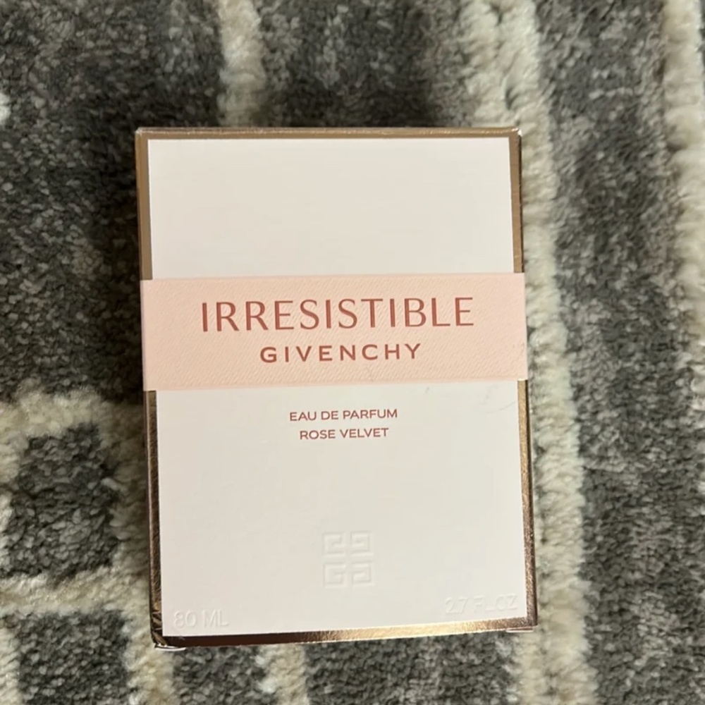 Givenchy irresistible rose velvet BRAND NEW 2.7 fl oz
